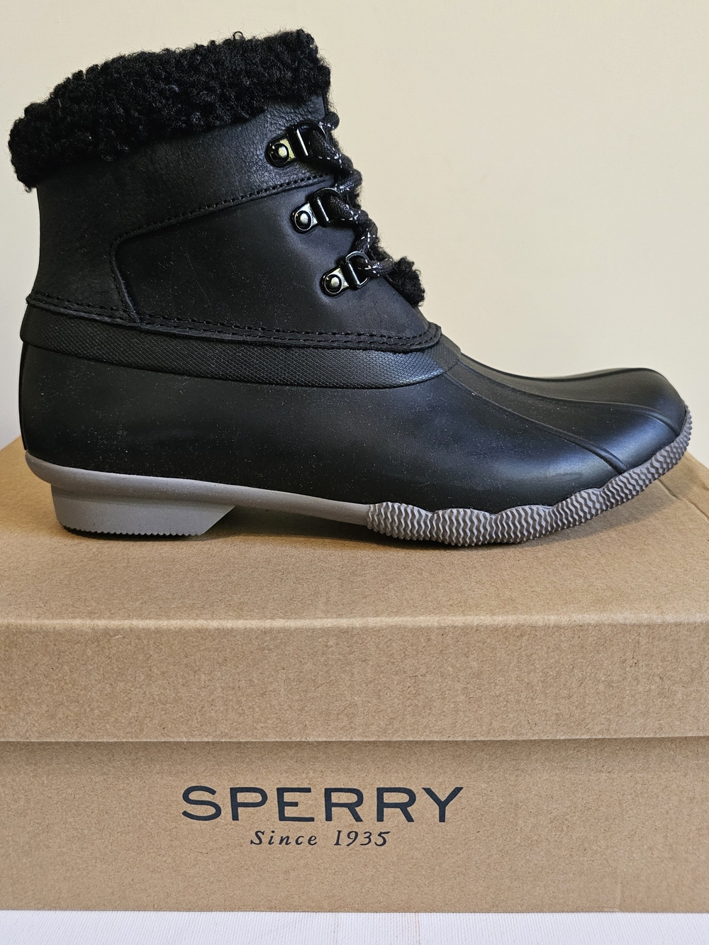 Sperry Women’s Black Insulated Duck Boot W9